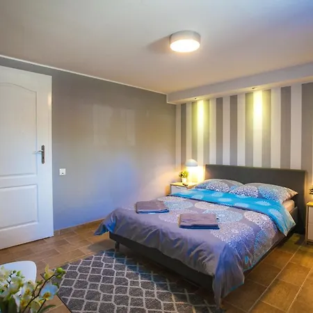 Miodowa Near By The - Orlowo Апартаменты