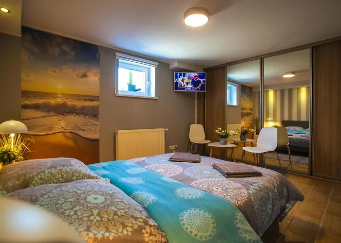 Miodowa Near By The - Orlowo Апартаменты *