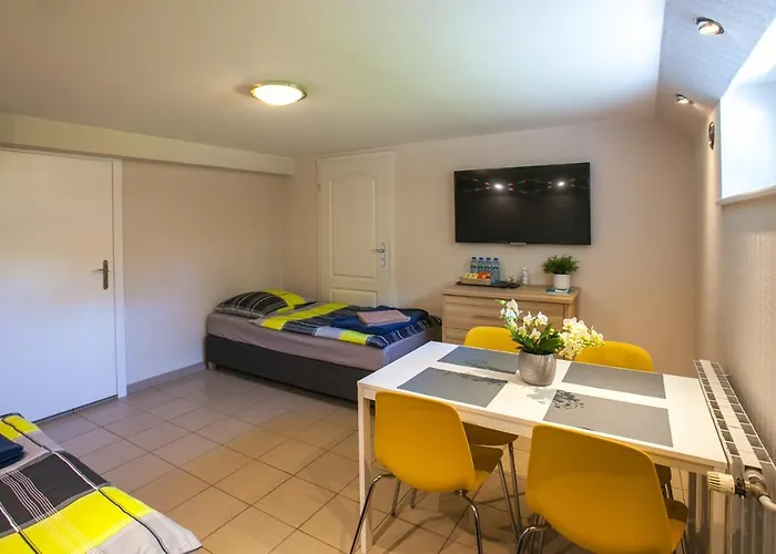 Miodowa Near By The - Orlowo Apartment