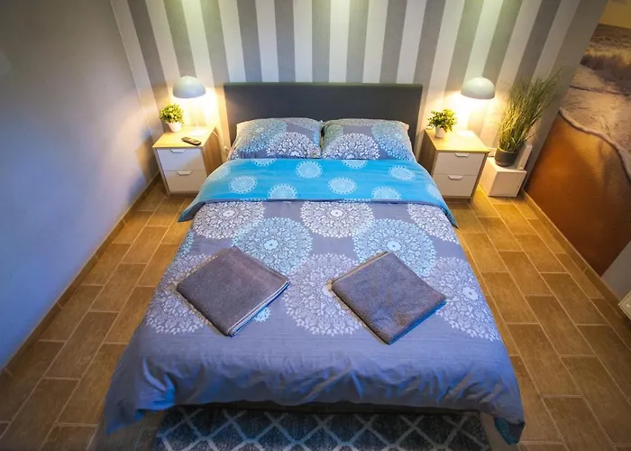 Miodowa Near By The - Orlowo Apartment