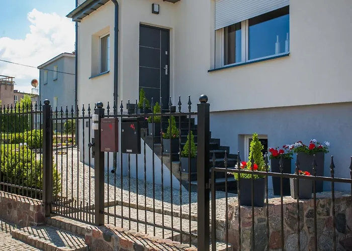 Miodowa Near By The - Orlowo Апартаменты *