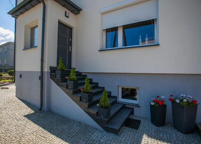 Miodowa Near By The - Orlowo Apartment