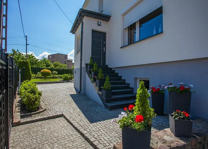 Miodowa Near By The - Orlowo Apartment